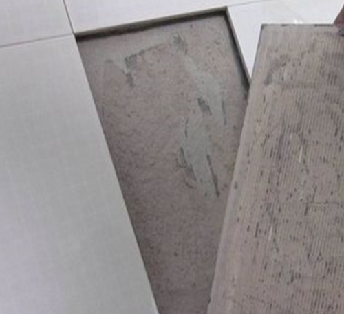 洛江瓷砖空鼓维修公司分享瓷砖铺贴时如果打浆（即涂抹在瓷砖背面和基层上的砂浆或瓷砖胶）过少，会带来以下问题